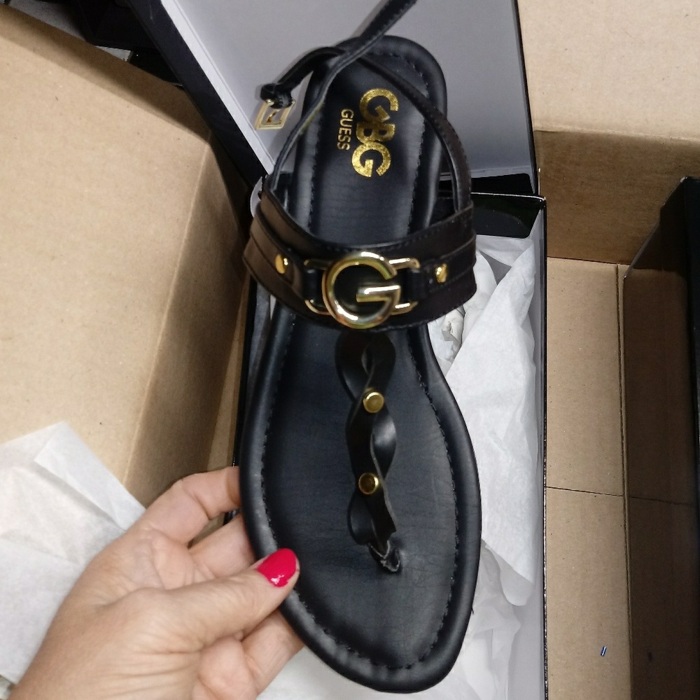 Nwt GUESS sandles